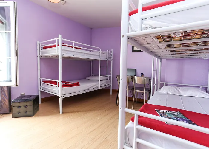 Le Village Montmartre By HiphophostelsHostel